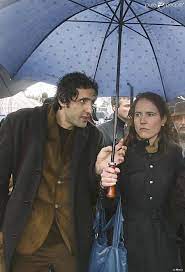 Et tandis que les historiens et les journalistes continuent de s'approprier le personnage public de f. Mazarine Pingeot Et Son Compagnon Mohamed Ulad Mohand Pere De Ses Enfants Purepeople