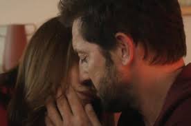 Ici tout commence (spoilers) : Rose et Antoine s'embrassent et Bé ...