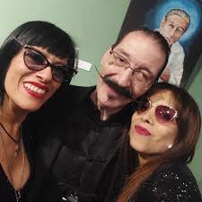 Anoche en el show de @nicofavio1 en @palacioelvictorial se vivió una  fiesta! Y nos llevamos una linda charla con la hermosa hermana de Pappo  @liliana.napolitano 🙌 Nos une la música, vive la