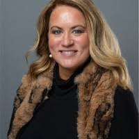 Lynn Askew's Instagram, Twitter & Facebook