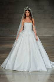 Wer außergewöhnlich sein möchte, der sollte sich beim designer. Designer Brautkleider 2019 Diese Hochzeitskleider Sind Ein Echter Traum