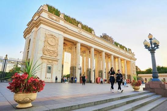 New beach area opens at Gorky Park pond