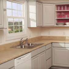 The minimum cost to retile a bathroom shower is $150, even if you only need to replace a single tile.the cost to replace a singular tile may depend on the type of tile material, its availability, your contractor's hourly rate, and their minimum cost per job. Budget Friendly Kitchen Makeover