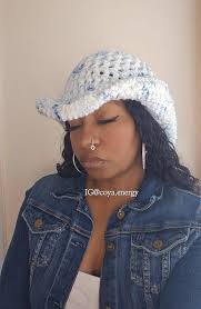 A cutie hat for little girls. Let's crochet. ( Full video) Have a wonderful  day everyone.