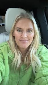 Karen Strouse's Instagram, Twitter & Facebook