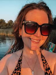 At the end of the day your feet should be dirty, your hair messy and your  eyes sparkling"☀️👣🌊