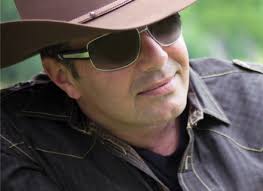 Patsy & Loretta" details the friendship of iconic country music stars