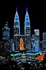 Kuala lumpur is a modern metropolitan filled with fun loving people and excellent choice of food, available around the clock. Portraits Of Cities At Night 10 Stunning Pics Part 1 Kuala Lumpur Petronas Towers Places Around The World Kuala Lumpur