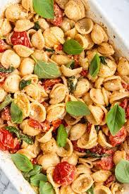 Baked Feta Pasta Recipe In 2021 Feta Pasta Pasta Recipes Recipes