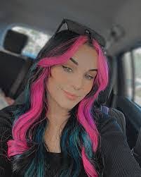 Krystal Bloom's Instagram, Twitter & Facebook