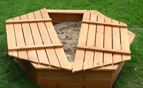 Durch eine sandkastenabdeckung kann die lebensdauer des sands deutlich erhöht werden. Sandkasten Selber Bauen Tipps 20 Tolle Modelle Als Ideen