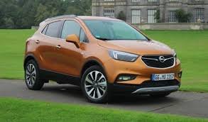 Disponible en essence ou diesel, en 2 ou 4 roues motrices, ce crossover est ausis richement équipé. Opel Mokka X Essais Fiabilite Avis Photos Prix