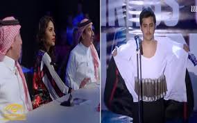 شاهد مقطع شاب مفخخ حاول تفجير مسرح أرب قوت تالنت على قناة Mbc والكاتب خالد السليمان يصفه بالمشهد السامج Fashion Academic Dress Dresses