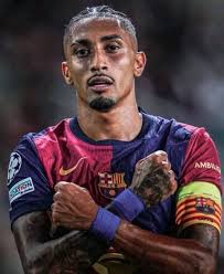 🚨 PSG have made a huge contract offer to Raphinha as they try to convince  him to leave FC Barcelona. (Source: El Nacional)