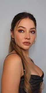 Madelyn Banks's Instagram, Twitter & Facebook