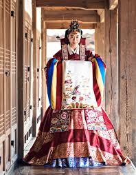 Bride Hanbok At Traditional Korean Wedding Korean Traditional Dress Korean Outfits Korean Wedding Dress
