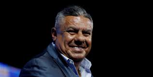 Claudio Tapia y un regalo especial para el Hospital Fernández :: Olé