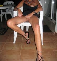 Il lui a bien sûr répondu par l. Aline Milf Exhib Sans Culotte En Vacances Photos Femmes Mures