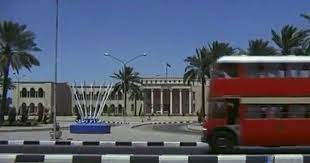 العراق بغداد الباص رقم 15 يمر من امام بناية المجلس الوطني في كرادة مريم في 1968 تويتر baghdad iraq pictures