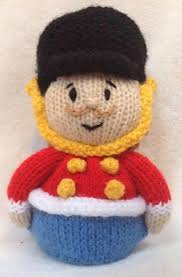 A new stuffed animal is the best present for children of all ages, and you'll be able to create whatever knitted toy they'd like from our massive range of knitting patterns for toys. Knitting Pattern Chubby Robin Chocolate Orange Cover 11 Cms Christmas Toy Anleitungen Bastel Kunstlerbedarf