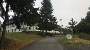 Nhn), der neben dem benachbarten schnitzersberg (815,5 m) zu den höchsten erhebungen im thüringischen teil des mittelgebirges rhön gehört. Prima Hotel Eisenacher Haus Erbenhausen Holidaycheck Thuringen Deutschland