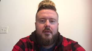 On vous présente l'humoriste mystère de la Soirée Rire en salle du jeudi 2  novembre prochain... Dave Bernier, un gars de Montmagny en plus! Une belle  soirée s'annonce avec Martin Vachon et Pierre-Luc ...