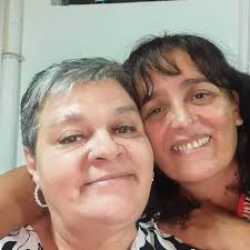 Y ...así es el Abrazo de la persona que mas me cuidó en los ultimos 18  años...la que me acompañó en las risas y en las lagrimas, muchas lagrimas.  Te debo mi