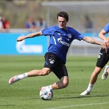 What kind of football does benito raman play? Benito Raman Facebook