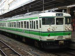新潟l1編成クハ115 1051 クハ115 1000番台ではau75集中式冷房装置準備工事車でありながら編成を組む中間車 の都合から唯一東日本では簡易分散式冷房装置au712で冷房改造された車両 車両 改造 東日本