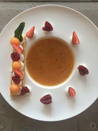 L Agape En Avignon Gaspacho De Melon Rafraichi A La Menthe Feuilletage Caramelise Creme Vanille Et Quelques Fruits D Gaspacho Melon Fruits De Saison Cuisine