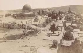 صورة نادرة من زهرة المدائن القدس ويظهر المسجد الاقصي ومسجد قبة الصخرة ألت قطت الصورة عام ١٨٩٤م قبل ١٢٤ سنة تقريبا Photo Sacred Places Mosque