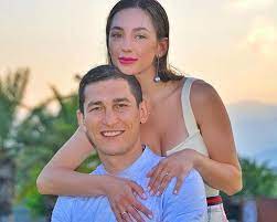 Напомним, в первом тайме сидорчук забил гол. Tknite Sebe Palcem V Glaz Zhena Stepanenko Opublikovala Foto Travmy Tarasa