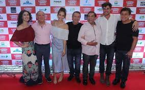 Suely franco (río de janeiro, 16 de octubre de 1939) es una primera actriz brasileña.1 2 una de sus actuaciones más reconocidas es la del personaje mimosa en la telenovela el clavel y la rosa (2001). Renato Aragao Livian Aragao Rafael Vitti Leticia Colin E Mais Famosos Prestigiam Pre Estreia De Os Saltimbancos Trapalhoes Veja Estrelando