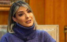 يعود البرنامج هذه السنة أيضا بأفكار جديدة أوقعت مجموعة من الفنانين المغاربة والعرب في مواقف غريبة وطريفة. Edhnbuomufioqm