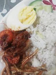 Bila order nasi lemak, lauk yang saya pilih mesti sama sahaja iaitu sambal ayam dan gulai lemak perut lembu. Suria Amanda Terlebih Makan Semasa Weekend Kena Lebihkan Exercise