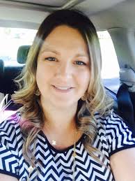 Hello everyone! I was hoping someone could please remove the giant light  behind my head and maybe the door in the background? 😊 Thank you in  advance!