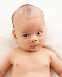 So much love in a few frames! It's always special to see families grow and  capture these precious moments together.