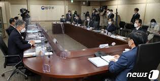 .열고 김오수 전 법무부 차관(사법연수원 20기), 구본선 광주고검 검사장(23기), 배성범 법무연수원 원장(23기), 조남관 검찰종장 직무대행(대검 차장·24기)을 검찰총장 후보로 박범계 법무부 장관에게. Pzp2y4abxqkvqm