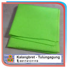 Kain flanel termasuk ke dalam jenis kain berbahan serat wool yang diproses tanpa ditenun, melainkan melalui proses pemanasan dan penguapan sehingga dilihat dari sejarahnya kain flanel sendiri sebenarnya sudah dikenal sejak lama lho. Jual Alat Peraga Sekolah Kain Flanel Warna Hijau Muda Harga Per 1cm Dari Penerbit Lainnya Original Murah Siplah Eureka Bookhousess