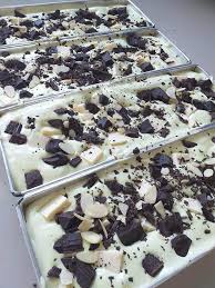 Namun seringkali kita dibuat pusing, ketika memikirkan rahasia dibalik kelezatan kue bolu batik yang kita beli, dan mungkin sebagian dari anda akan bertanya 'apa ya resep bolu batik, kok bisa seenak itu ?' jawaban atas pertanyaan tersebut akan anda dapatkan jika membaca artikel ini sampai habis. Resep Bolu Pandan Moist Keju Almond Sederhana Hasilnya Manis Dan Lembut Aroma Rasa