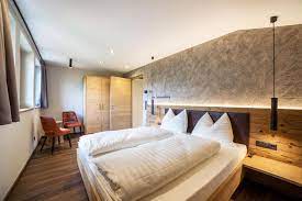 Ich bin olivier und sucht zimmer , wohnung oder wg zimmer zwischen 350 euro und 400 euro in. Zypresse Wohnung Merano