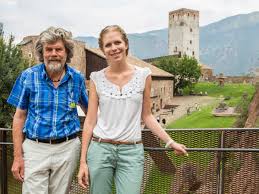 Reinhold messner hat mehr als 50 bücher veröffentlicht. Sudtiroler Charakter Magdalena Messner Bucketlist Magazin