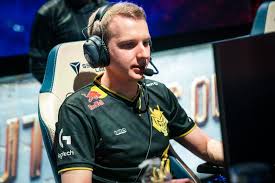 Boomer, one of the oldest lol pro players (still thinks he is good at lee sin). G2 Jankos Defends Fnatic From Fnatic S Own Fans