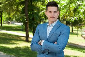 Ne brini, od sada ti biraš jedan od tri osnovna tv paketa koje . Milos Radenkovic Novi Voditelj Dnevnika Rts Prijaju Mi Saljivi Komentari Zena A Evo Sta Kaze O