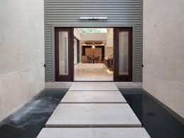 Modern Home With Water Feature And Floating Step Entryway Exterior Entryway Ideas Modern Water Feature Modern Entryway