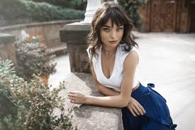 Ayça ayşin turan, 1992 doğumlu oyuncu. Ayca Aysin Turan Bilinmeyenlerini Anlatti