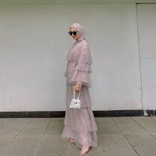 Belanja online baju kondangan model terbaik, terlengkap & harga termurah di lazada indonesia | bisa cod gratis ongkir voucher diskon. 37 Model Gaun Pesta Untuk Wanita Hijab Yang Wajib Dimiliki Updated 2021 Bukareview