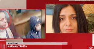 Ha postato la famosa foto in cui tiene in braccio la figlia e ha scritto: Mixh1k Ztoz1pm