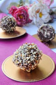 Caratteristica che diventa ancora più marcata se si preparano dei dolci con savoiardi. Tartufini Con Savoiardi E Cioccolato Veloci Ricette Ricette Dolci Dolci