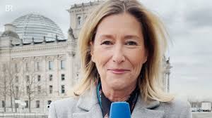 "Mitmischen!", die Publikumsaktion des BR, geht auch 2022 weiter. Wir laden  Sie ein nach Berlin. Erleben Sie, wie Nachrichten und Hintergrundberichte  aus Berlin für das Informationsangebot bei BR24 ...